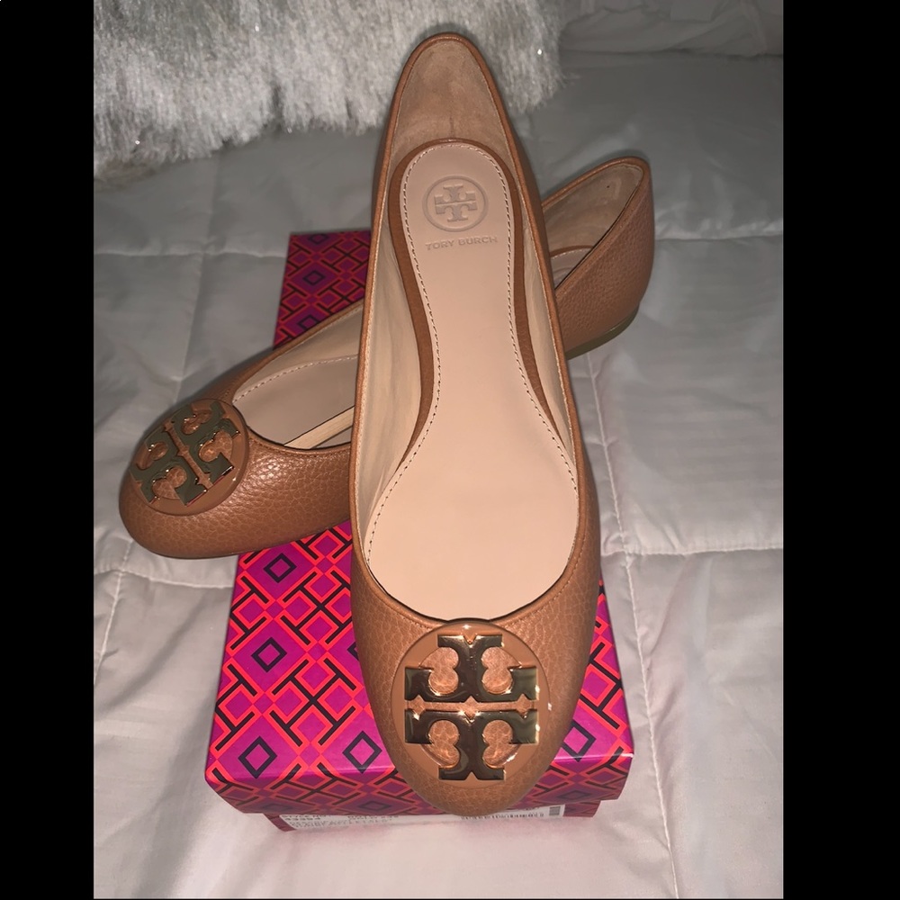 Brand new TORY BURCH flats shoes.